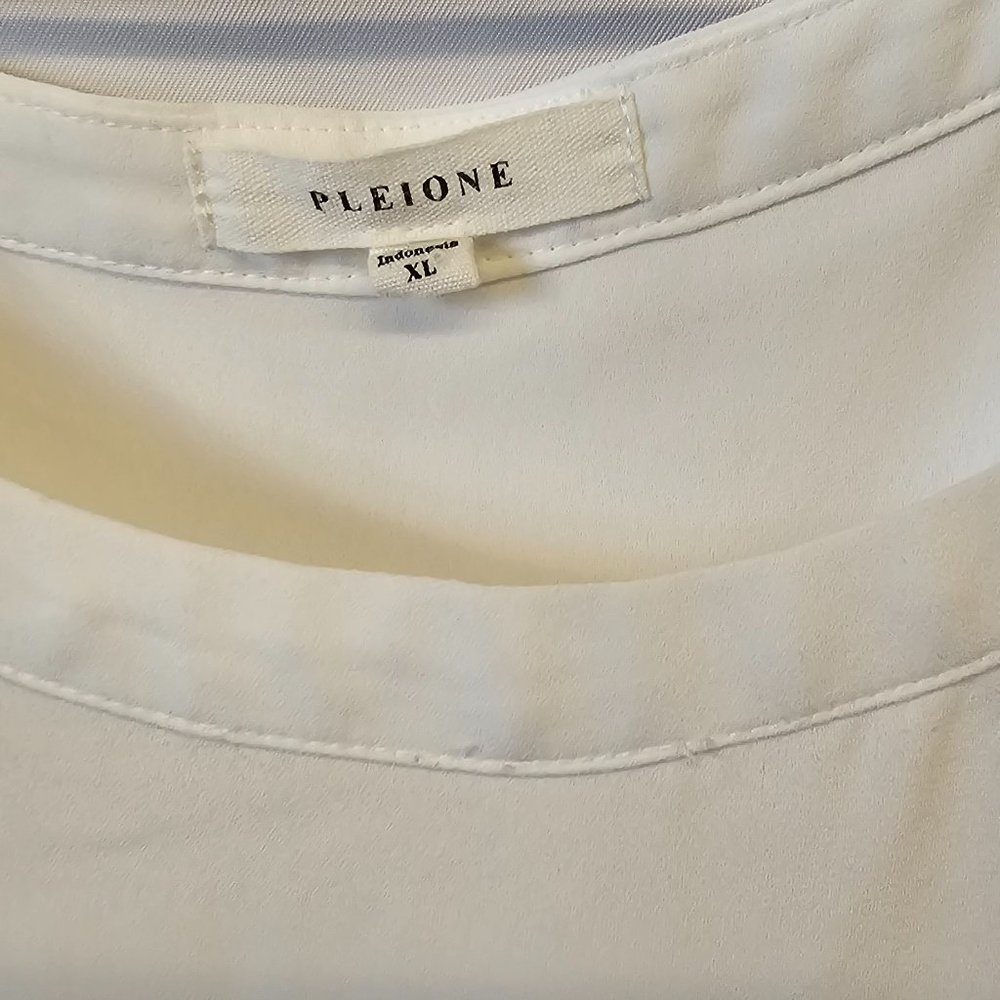 Pleione blouse, white, size XL, sleeveless, made in Indonesia - Picture 3 of 5